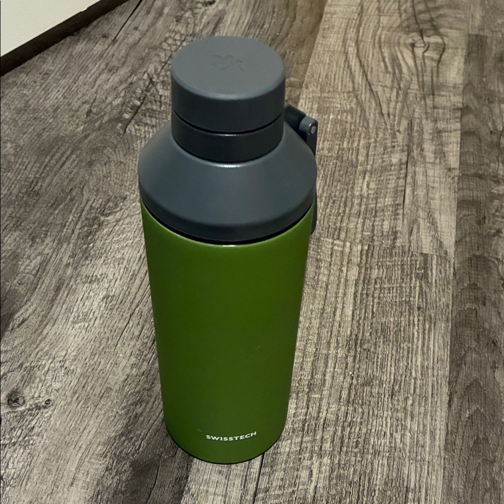 Swiss Tech Green Thermos